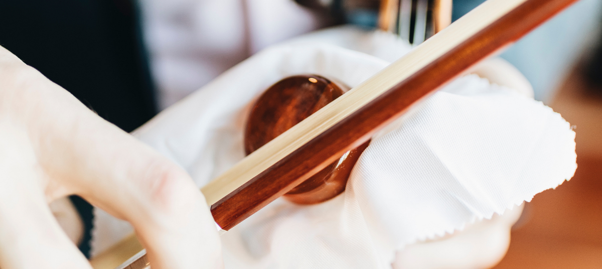 Violin bow deals rosin