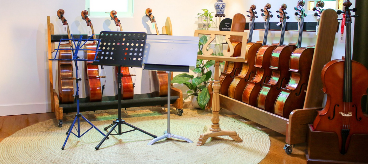 Best Folding Music Stand: Folding vs Orchestral Music Stands